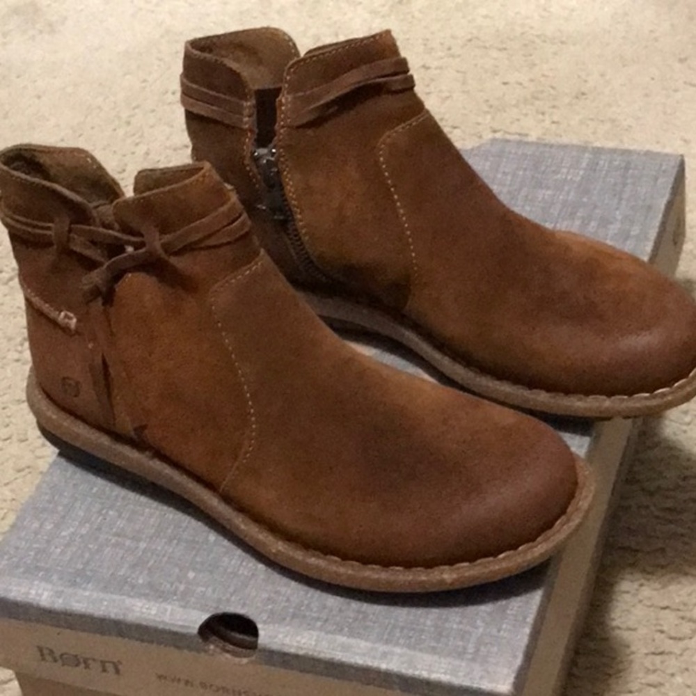 Born Wynter Booties. Womens Size 9 Brown